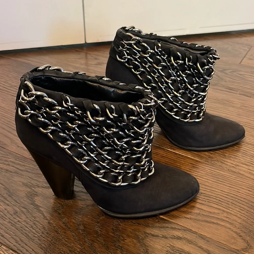 Zara suede chain link ankle bootie chunky heel Size 7
